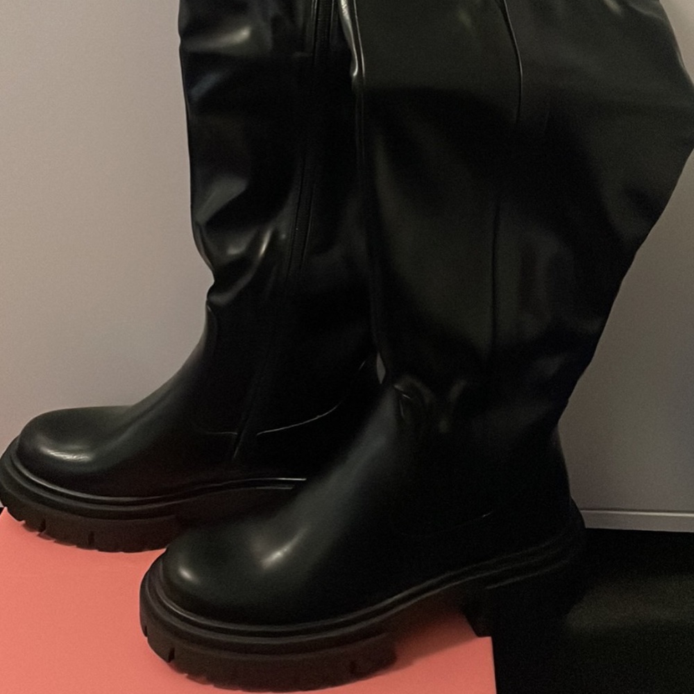 Boots - Picture 4 of 4